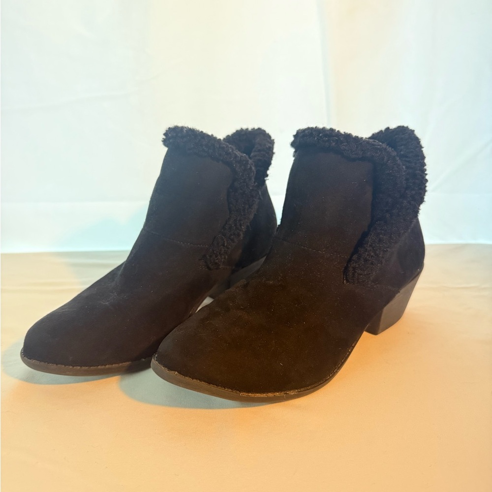 Elegant Black Ankle Booties with Cozy Lining